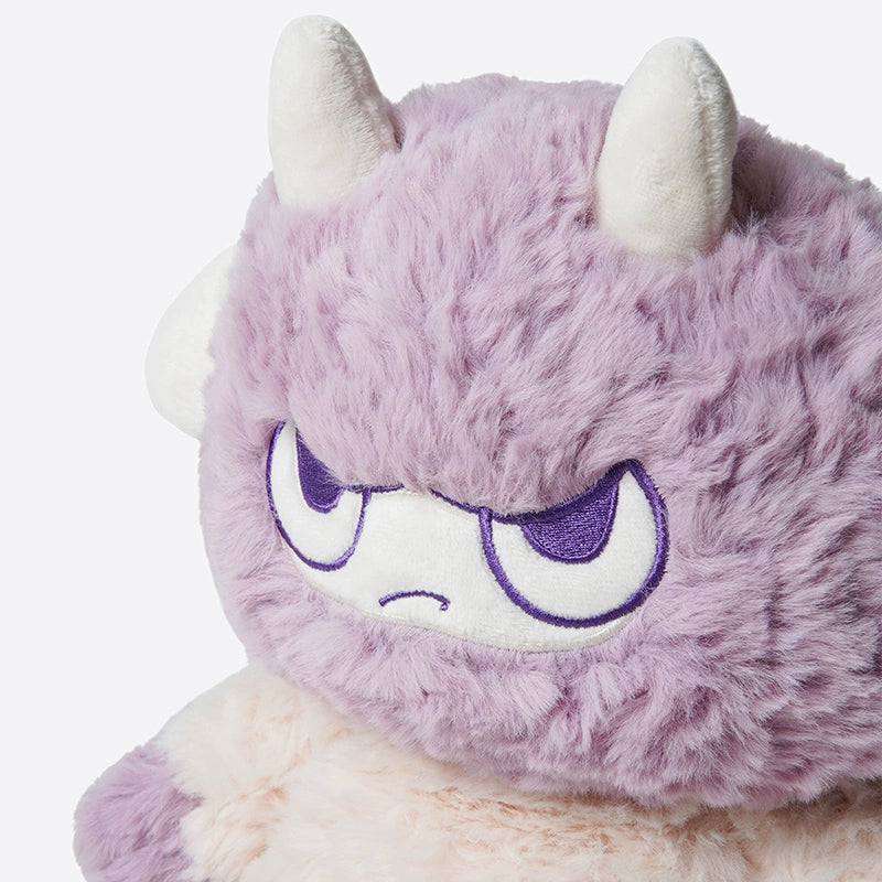 Meet your new favorite: the ZEIO Lilith Demon Lamb Plush Toy! This 32cm pastel sheep features light purple fur, white devil horns, and an embroidered grumpy face—a must-have for plush collectors.